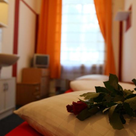 Hotel Pension Insor Berlim Exterior foto