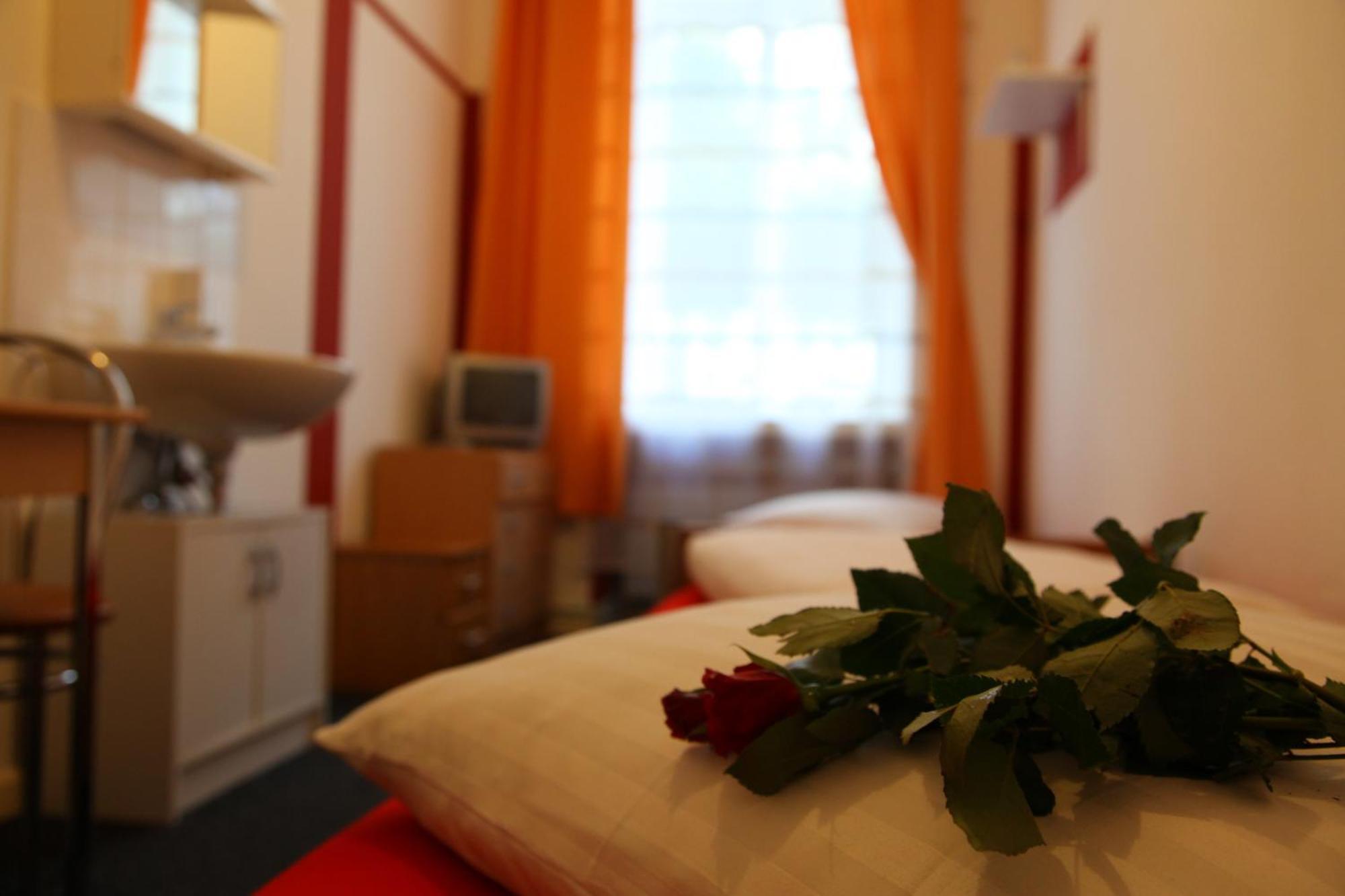 Hotel Pension Insor Berlim Exterior foto