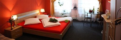 Hotel Pension Insor Berlim Exterior foto